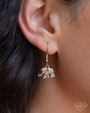 Load image into Gallery viewer, Unforgettable Shimmer - Multi Necklace - Paparazzi Jewelry