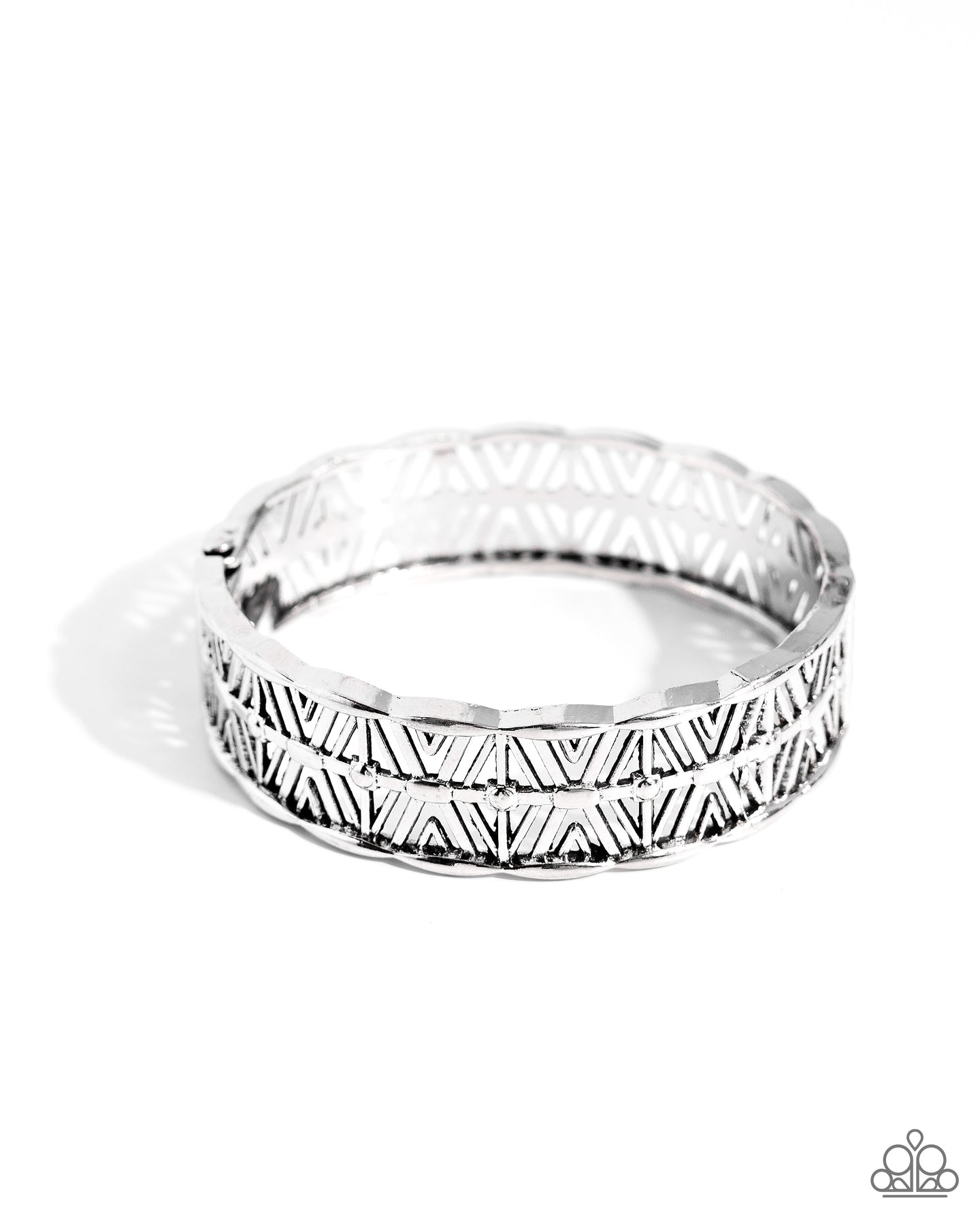 paparazzi-accessories-escapade-artist-silver-bracelet