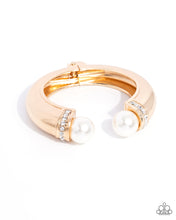 Load image into Gallery viewer, paparazzi-accessories-breathtaking-balance-gold-bracelet
