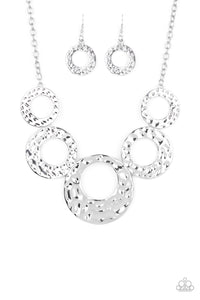 paparazzi-accessories-mildly-metro-silver-necklace