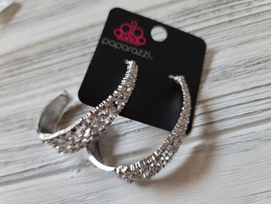 paparazzi-accessories-cold-as-ice-white-earrings