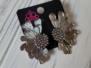 paparazzi-accessories-farmstead-meadow-silver-post earrings