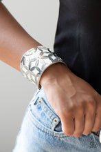 Load image into Gallery viewer, Garden Fiesta - White Bracelet - Paprazzi Jewelry
