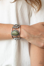 Load image into Gallery viewer, Sahara Seasons - Green Bracelet - Paprazzi Jewelry
