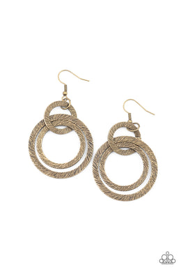 paparazzi-accessories-distractingly-dizzy-brass-earrings