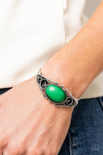 Load image into Gallery viewer, 窶鬼pringtime Trendsetter - Green Bracelet - Paparazzi Jewelry
