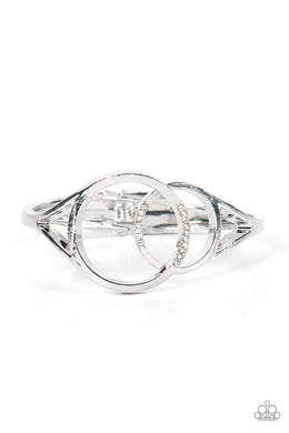 paparazzi-accessories-scope-of-expertise-white-bracelet