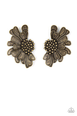 paparazzi-accessories-farmstead-meadow-brass-post earrings