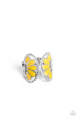 paparazzi-accessories-concaved-catwalk-yellow-ring