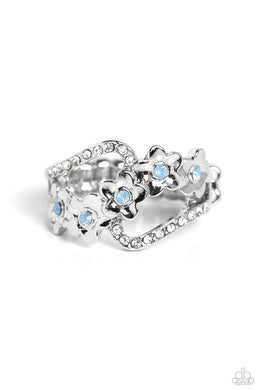 paparazzi-accessories-captivating-corsage-blue-ring