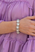 Load image into Gallery viewer, Summer Stupor - Green Bracelet - Paparazzi Jewelry
